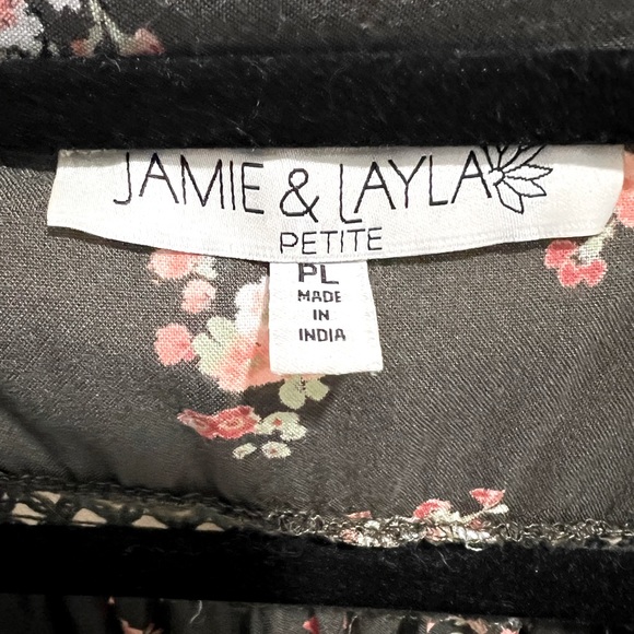 Jamie & Layla Flowered Petite Dress - Picture 4 of 7